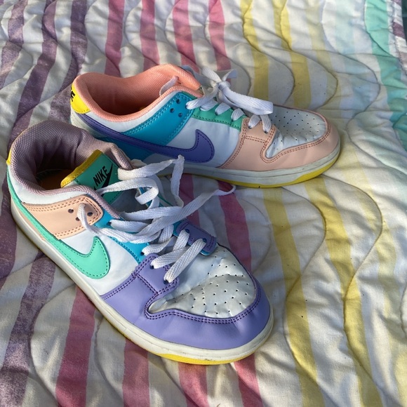 Nike Dunk low top Easter Candy limited edition ladies size 6. Collector shoe - Picture 8 of 10